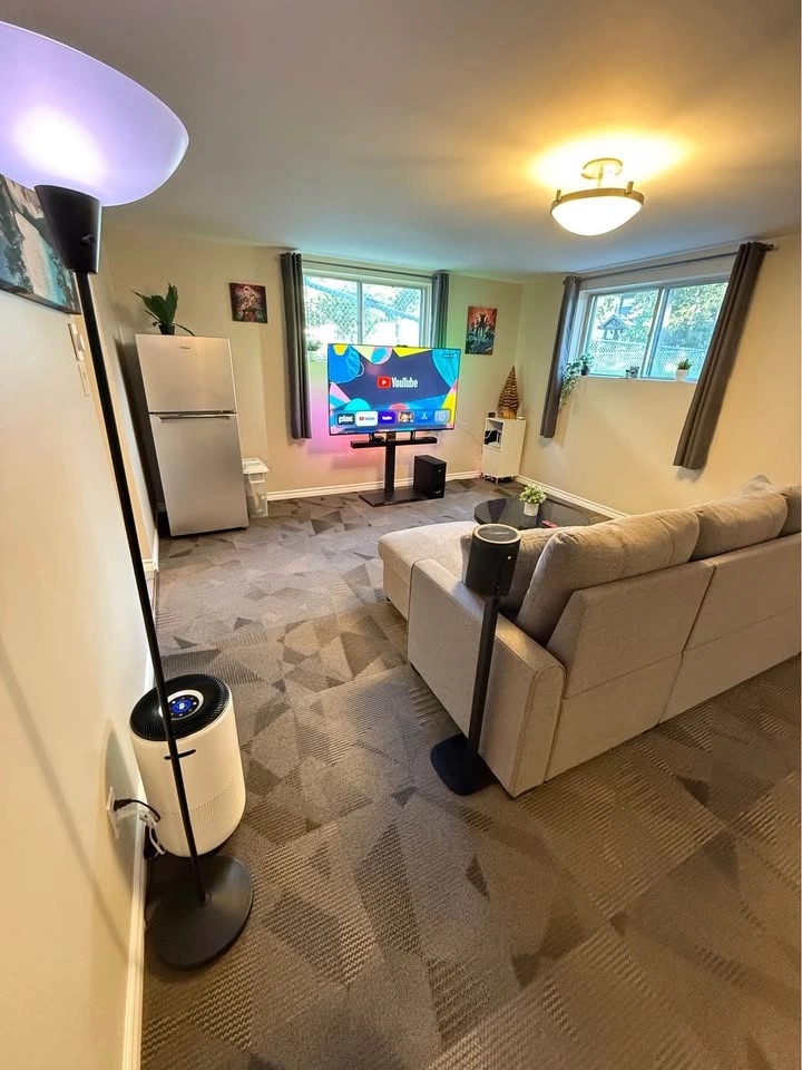 Private Room - 1,300 Sq Ft Suite + Large Yard - photo 2