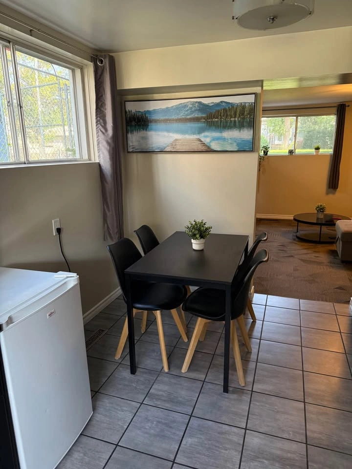 Private Room - 1,300 Sq Ft Suite + Large Yard