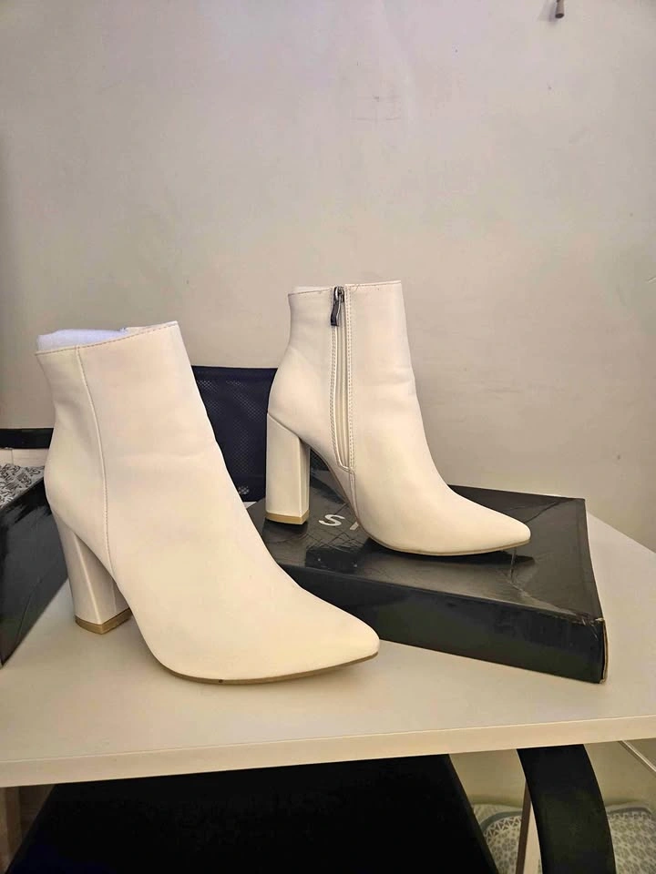 White SHEIN Boots – EU 37 – Worn Once