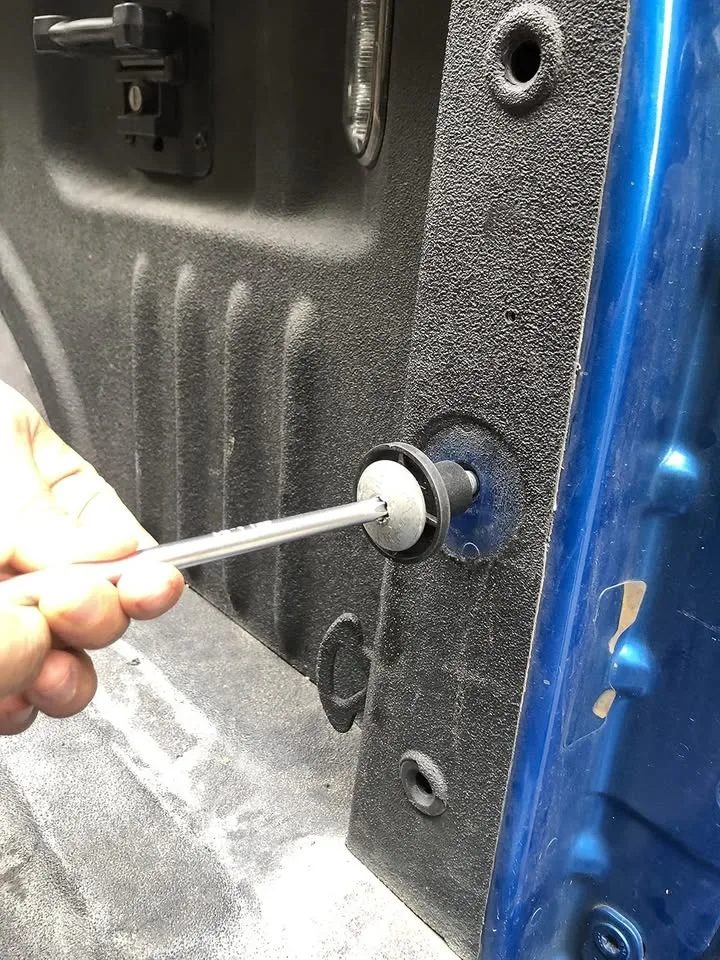 Truck Bed Extender for Ford F-150/F-250, 22" Aluminum Extension image indicator(3)