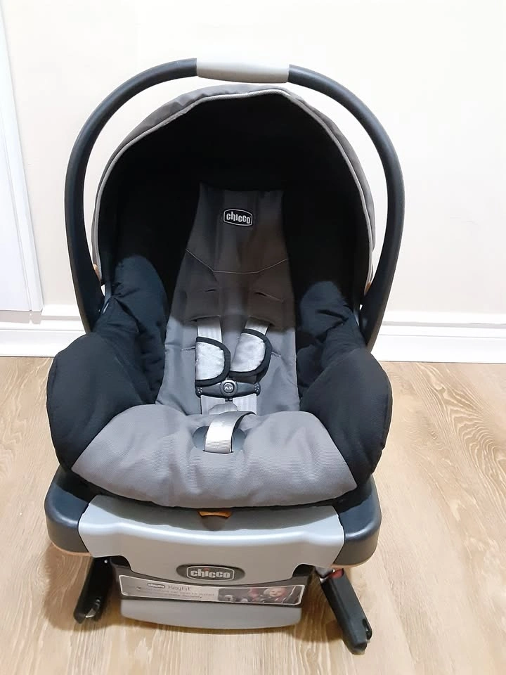 Chicco KeyFit 30 Infant Car Seat - Silver/Black - photo 2