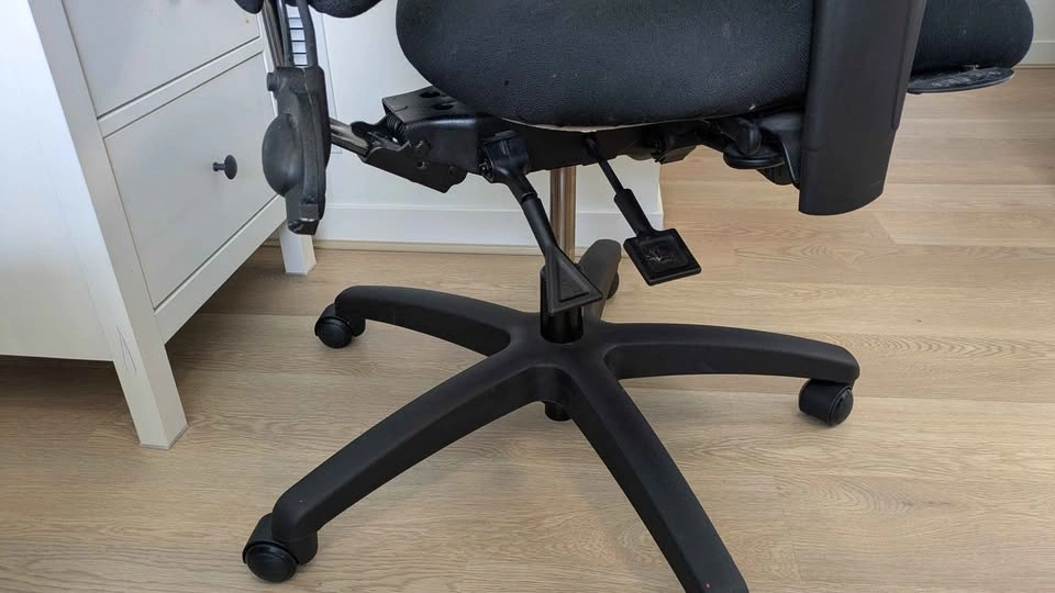 ergoCentric High-Back Ergonomic Office Chair with Headrest - photo 3
