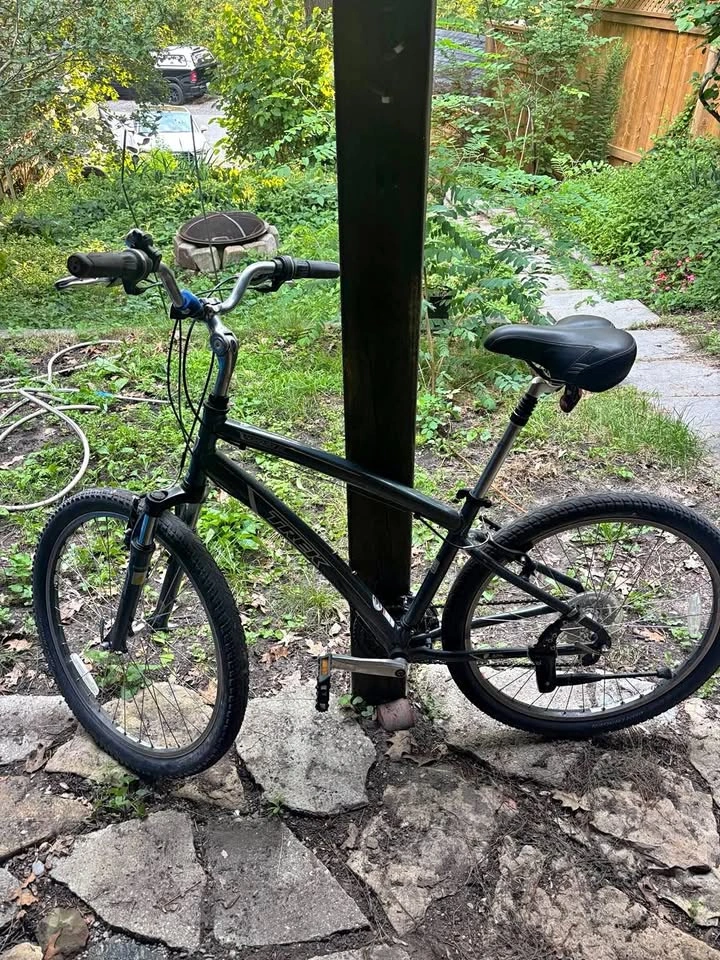 Trek Navigator 2.0 Bike – 21 Speed – 16.5” Frame