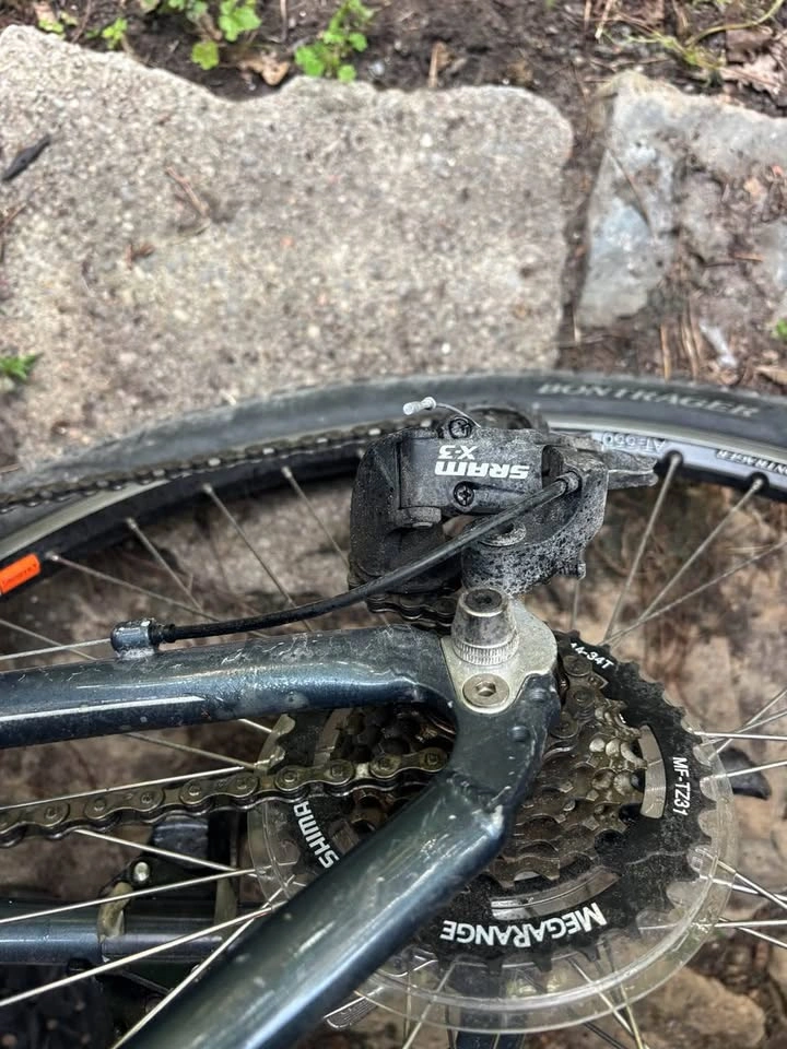 Trek Navigator 2.0 Bike – 21 Speed – 16.5” Frame - photo 3