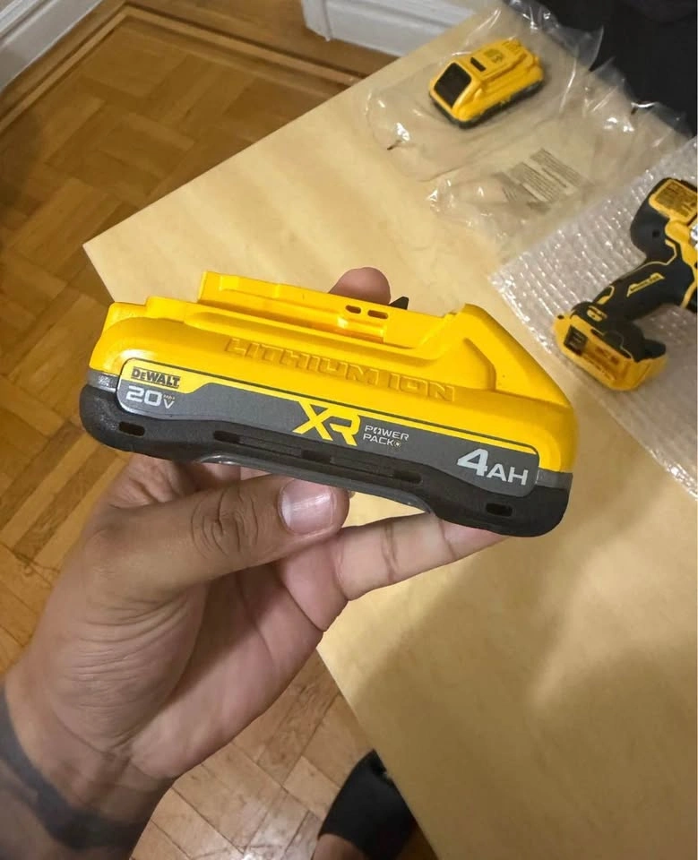 2 DEWALT 20V MAX 4.0Ah Batteries – DCB2104 – New - photo 4