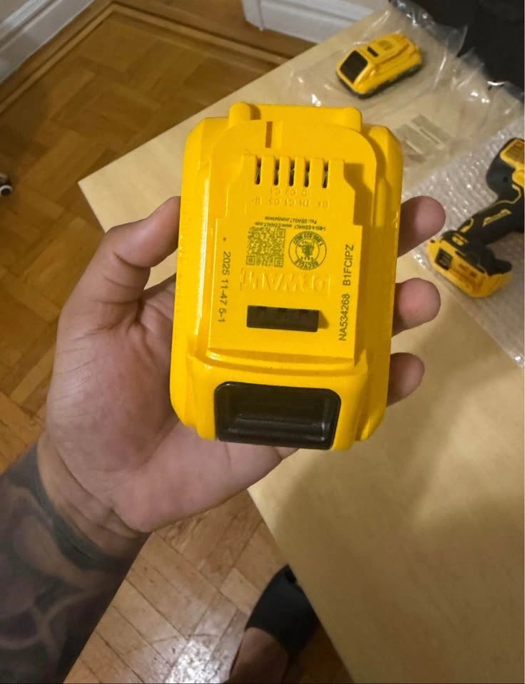 2 DEWALT 20V MAX 4.0Ah Batteries – DCB2104 – New - photo 5
