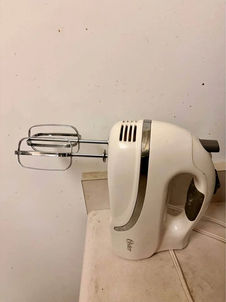 Hand mixer