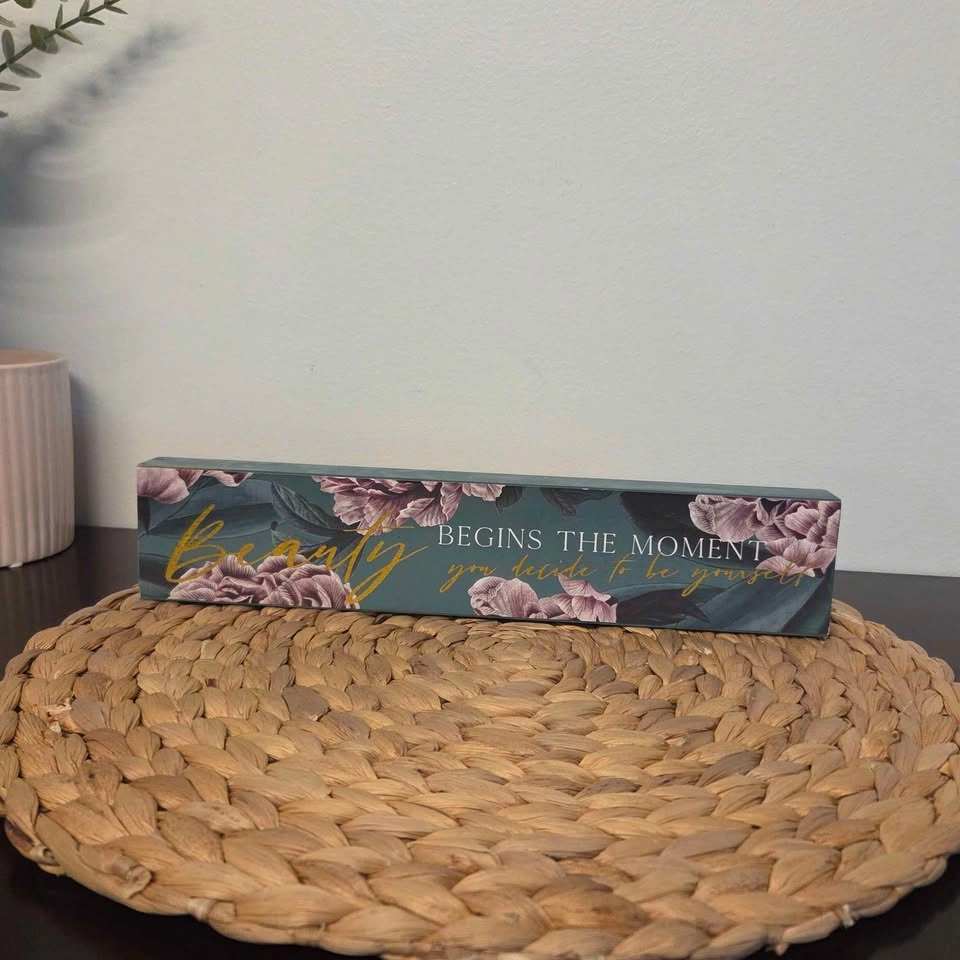 Multiple decor items