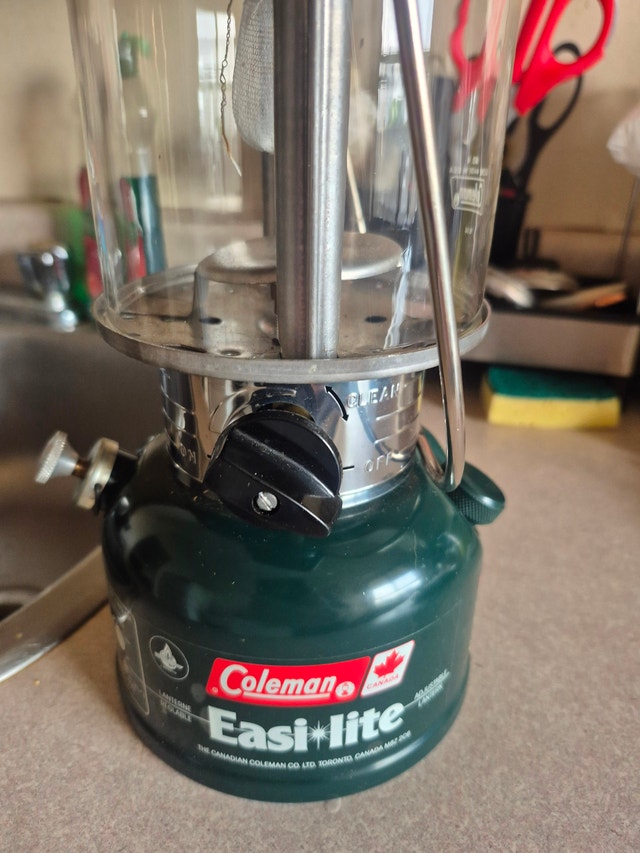 The Coleman 325A is a single-mantle liquid fuel lantern