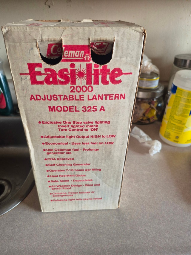 The Coleman 325A is a single-mantle liquid fuel lantern - photo 3