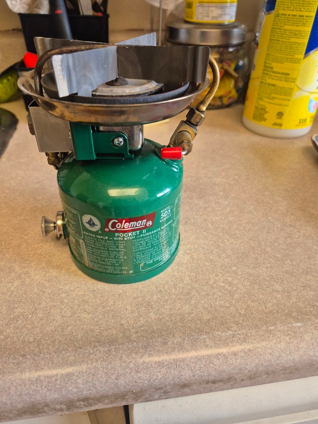 Coleman 505 a compact, single-burner liquid fuel camp stove - photo 2