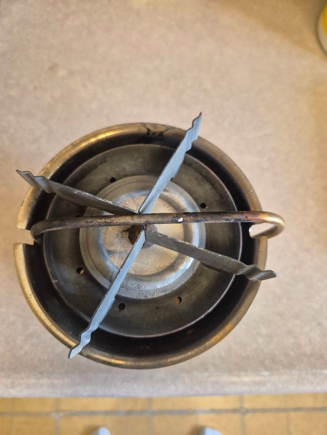 Coleman 505 a compact, single-burner liquid fuel camp stove - photo 3