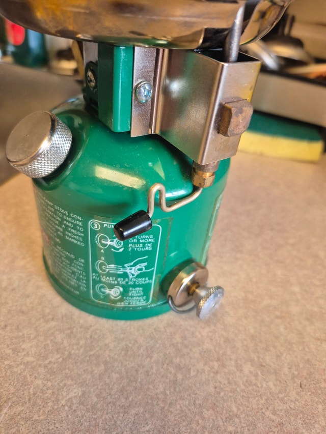 Coleman 505 a compact, single-burner liquid fuel camp stove - photo 4