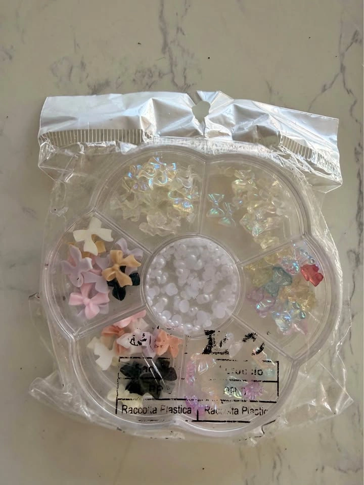 💅 Assorted Nail Art Gems & Charms – $3