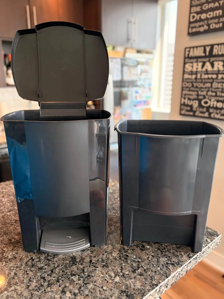 Slim Step-On Garbage Bin with Removable Inner Bin – $15 - photo 2