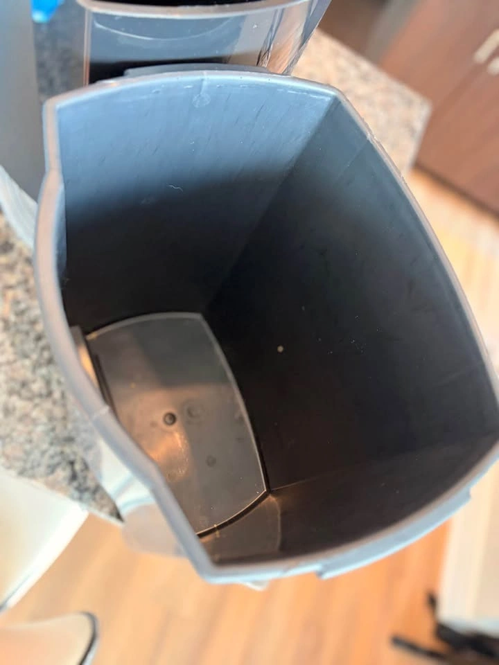 Slim Step-On Garbage Bin with Removable Inner Bin – $15 - photo 3