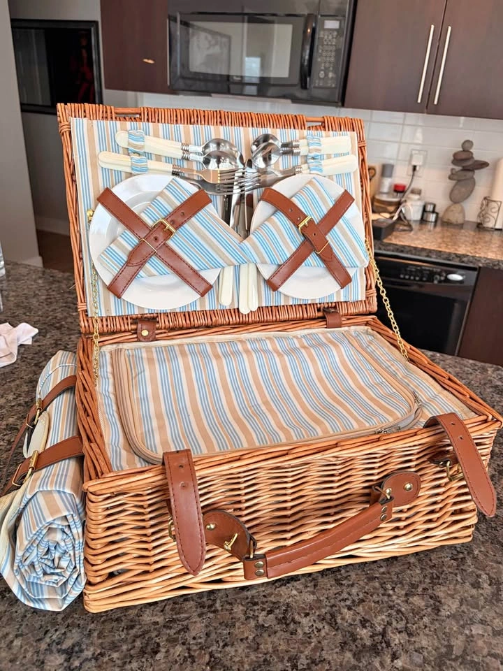 HappyPicnic Wicker Picnic Basket Set for 4 + Blanket & Cooler