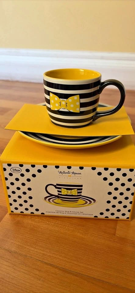 NEW Disney Store MINNIE MOUSE Signature Ceramic Mug & Saucer Set