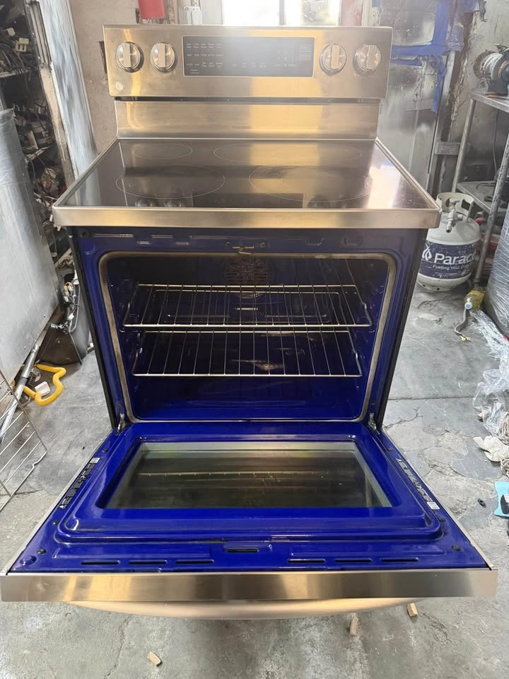LG Electric Range - photo 3