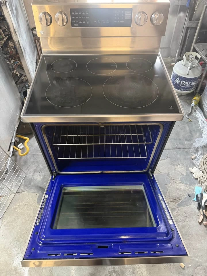 LG Electric Range - photo 4