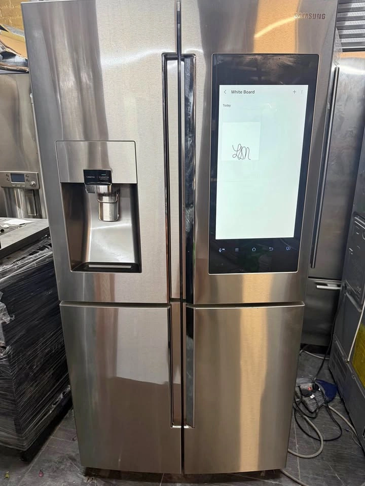 Samsung Family Hub 4-Door Flex Refrigerator