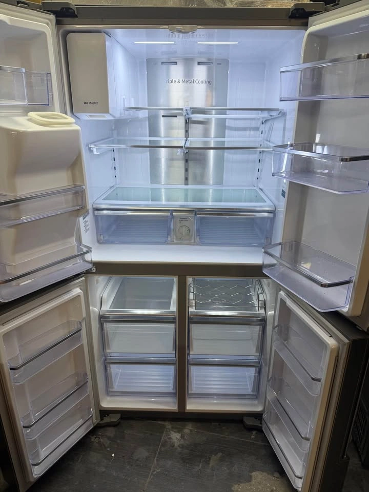 Samsung Family Hub 4-Door Flex Refrigerator - photo 4