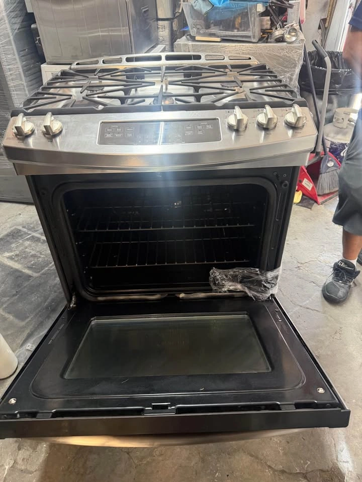 GE Stainless Steel Gas Range - photo 2