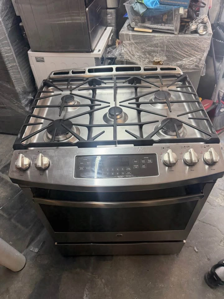 GE Stainless Steel Gas Range - photo 3