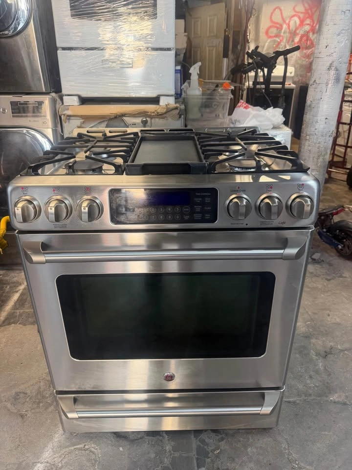 GE Café Series Gas Range 30 wide - photo 2