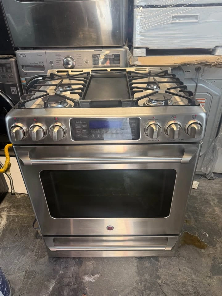 GE Café Series Gas Range 30 wide - photo 4