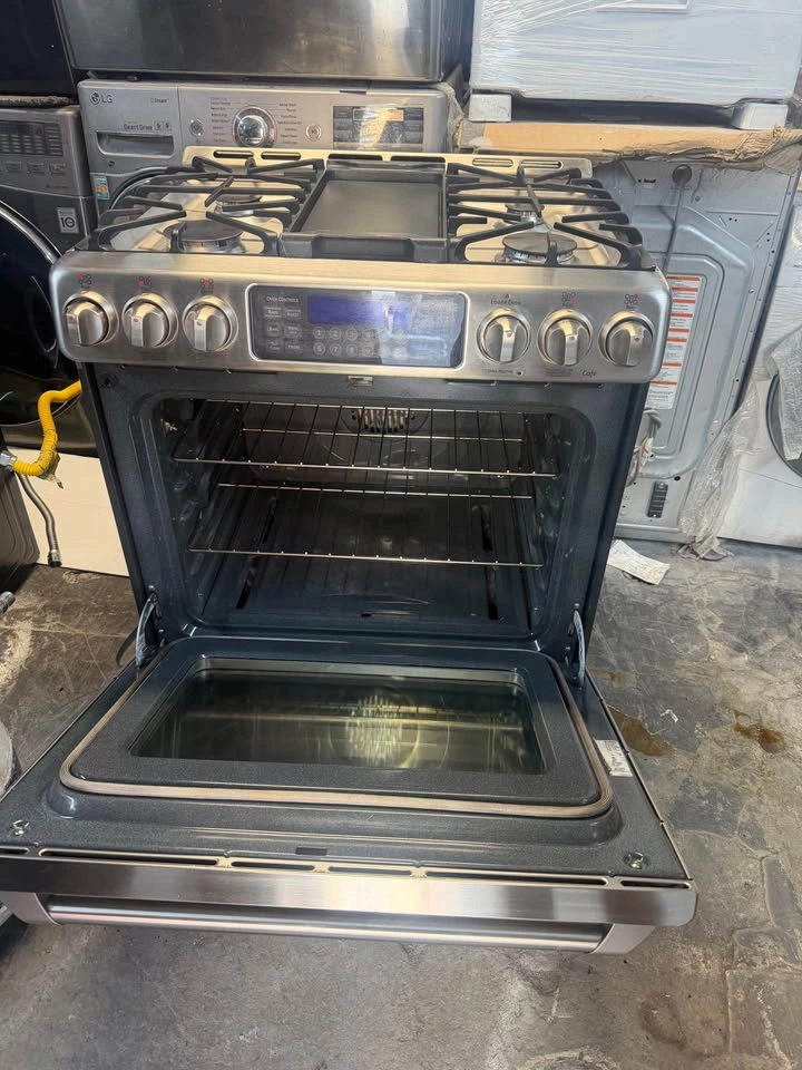GE Café Series Gas Range 30 wide - photo 5