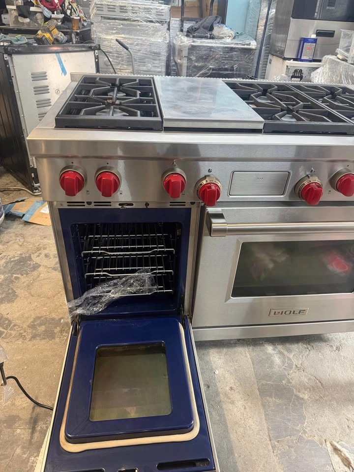 Wolf 48" Dual Fuel Range with 6 Burners and Griddle - photo 4