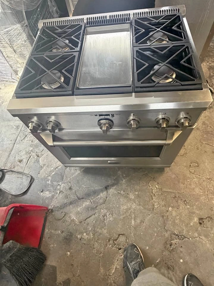 Monogram Professional 36-Inch Gas Range with Griddle