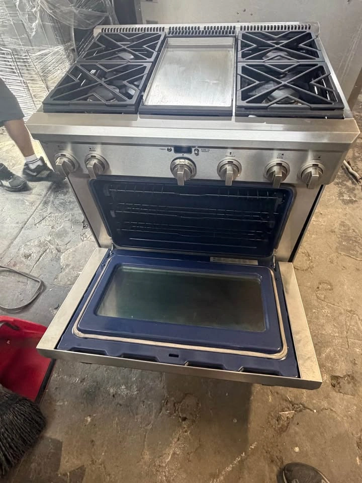 Monogram Professional 36-Inch Gas Range with Griddle - photo 3