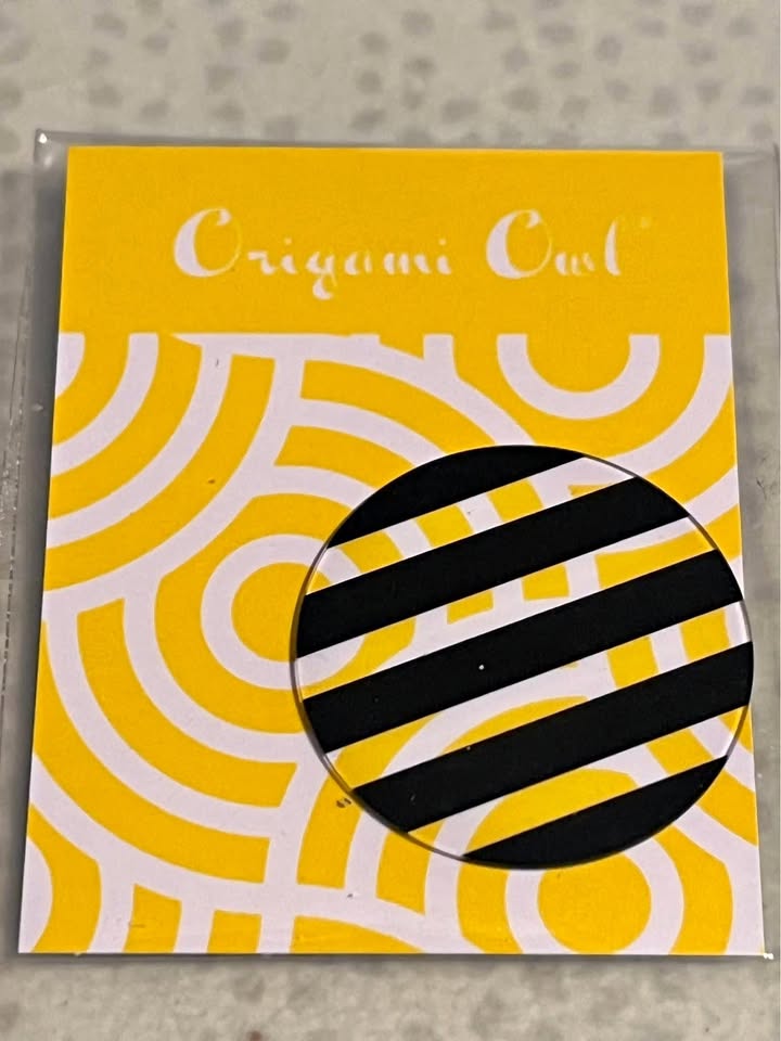 Origami Owl Striped Background