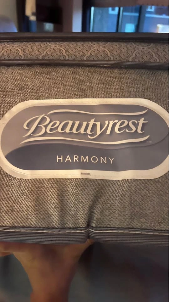 Queen mattress - beautyrest Harmony - photo 3