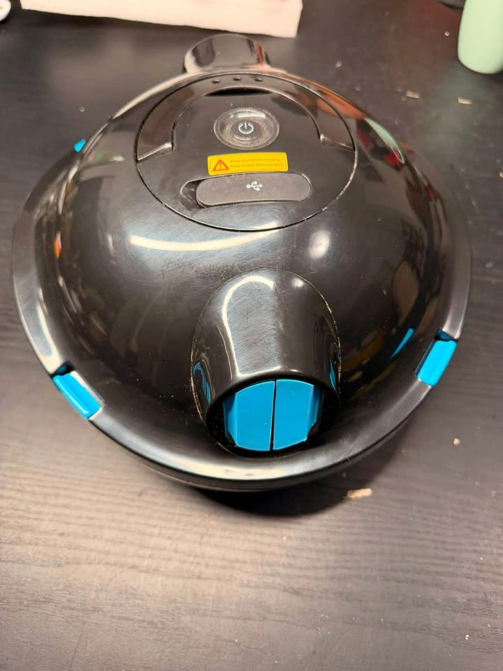 Y10 Cordless Robotic Pool Cleaner (Black) - photo 2