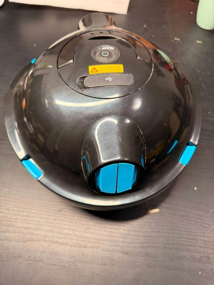 Y10 Cordless Robotic Pool Cleaner (Black) - photo 3
