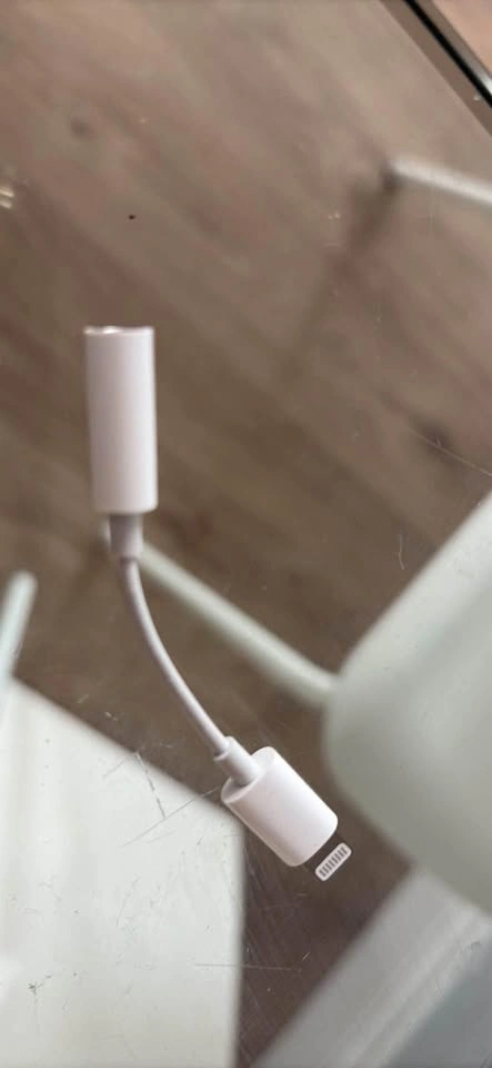 Lightning to headphone Jack adapter new for IPhone - photo 3