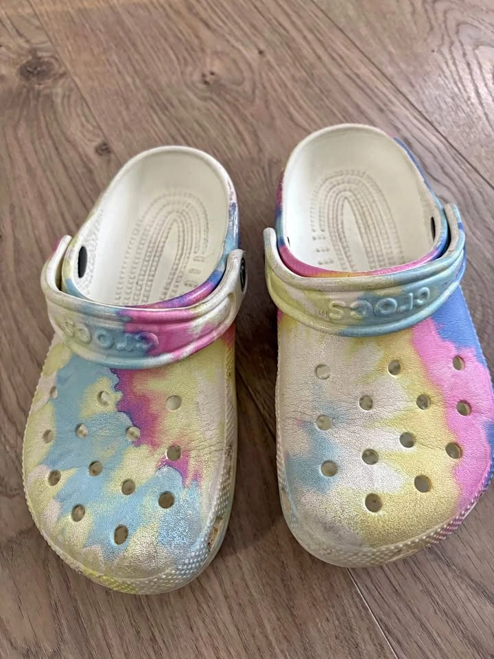 Kids crocs size J1. In very good condition