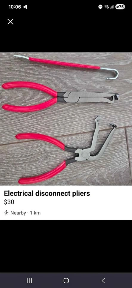 Electrical disconnect pliers