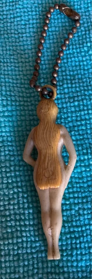 Vintage 1940’s Pin-Up Girl Keychain/Novelty Charm - photo 2