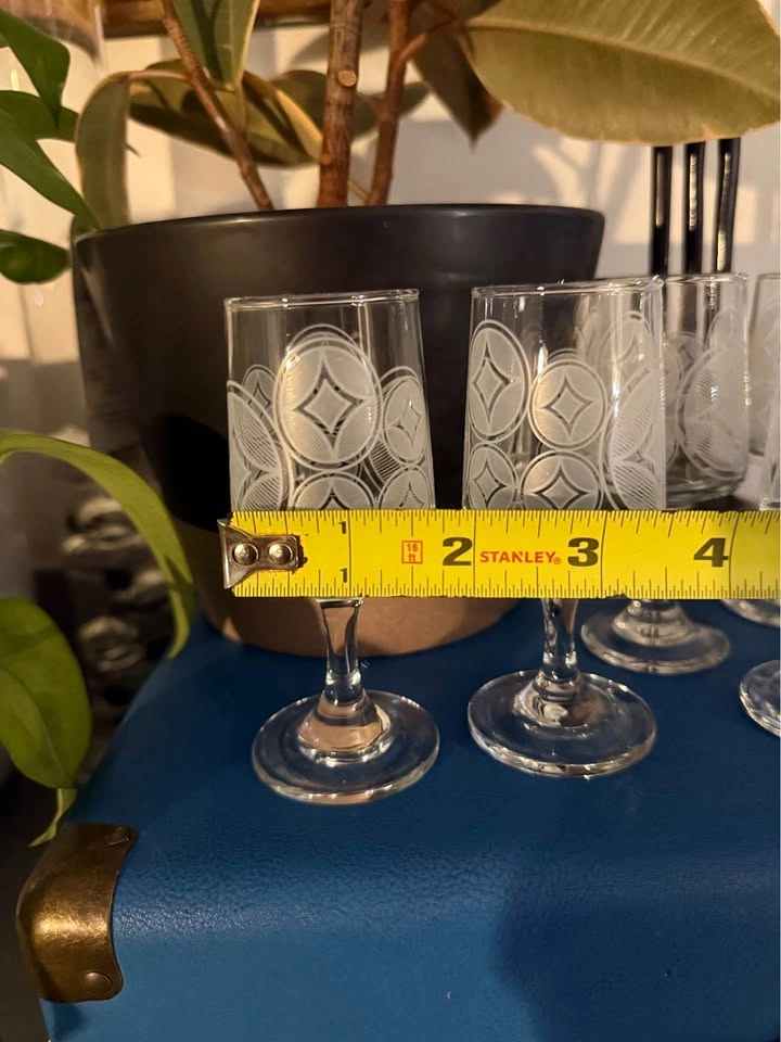 MCM etched Geometric design sherry/cordial glasses- Set of 10 - photo 2