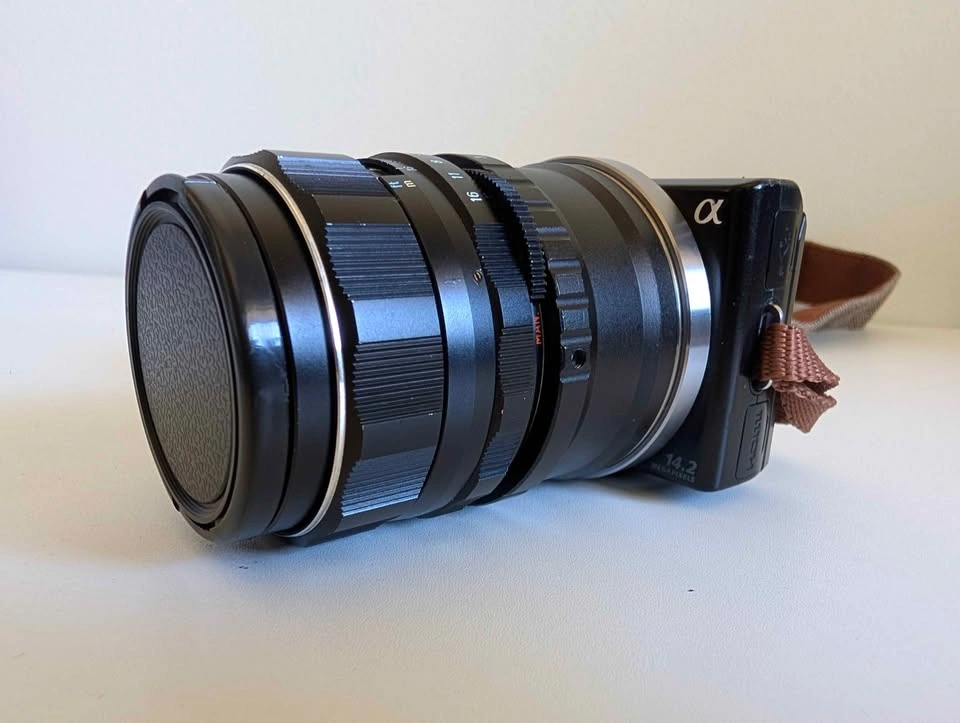 Sony NEX-5 Mirrorless Camera with 55mm f/1.8 Lens - photo 4