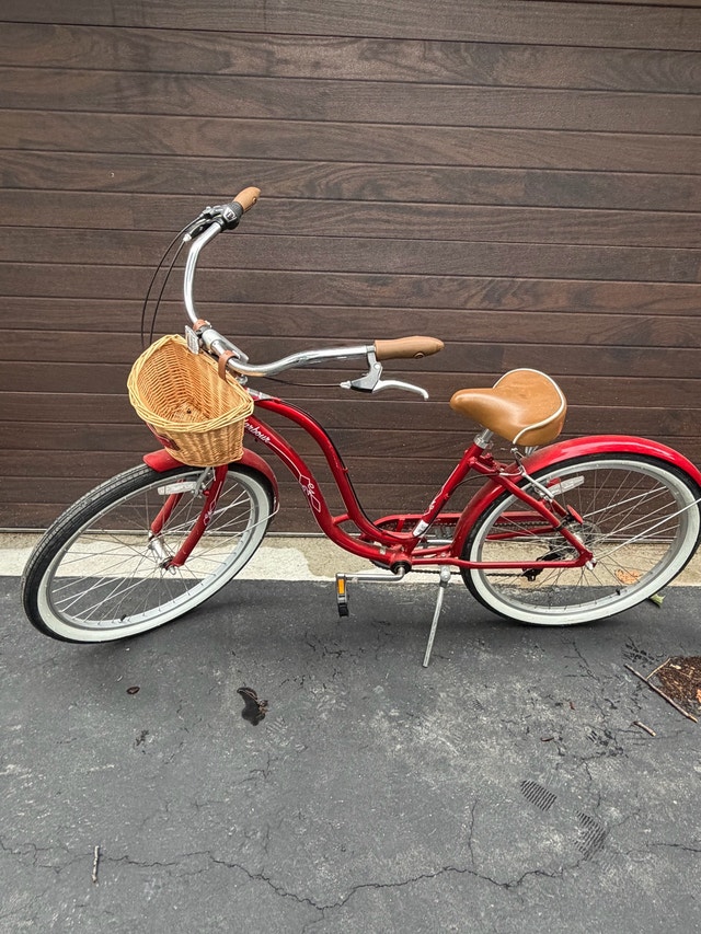 Schwinn Harbour 26" Women's Cruiser Bike - Excellent Condition - photo 2