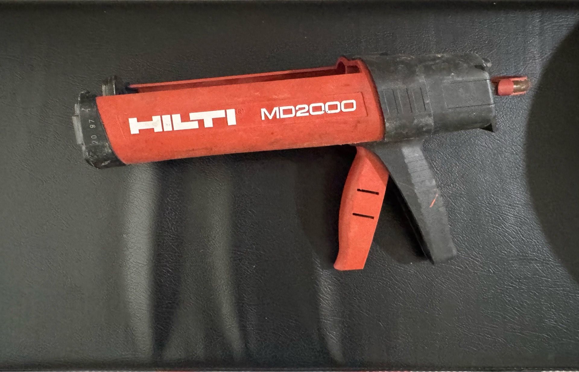 Epoxy caulk gun