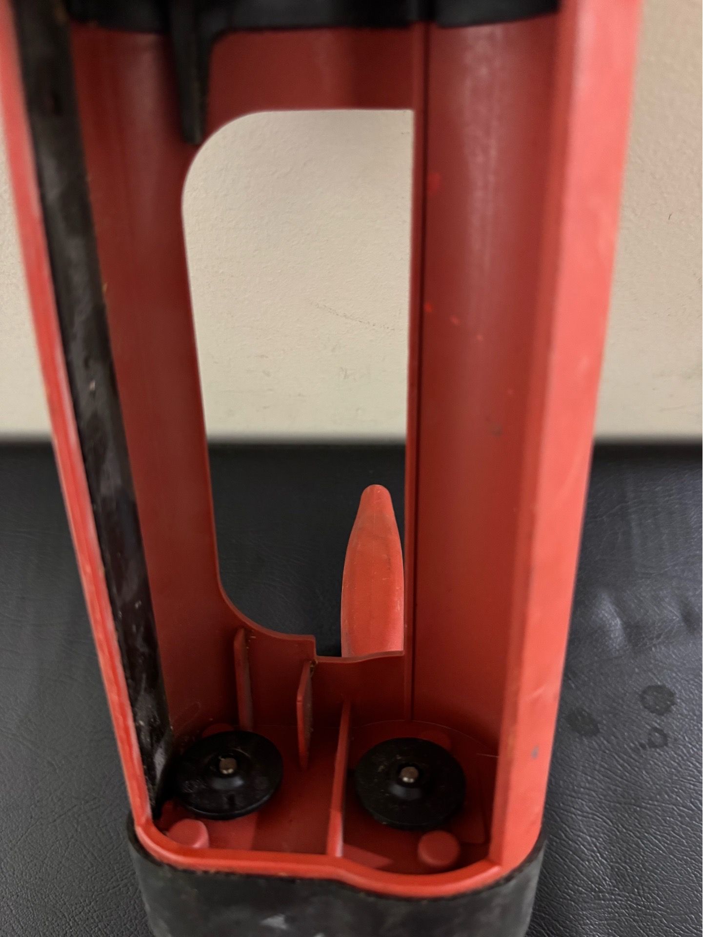 Epoxy caulk gun - photo 3
