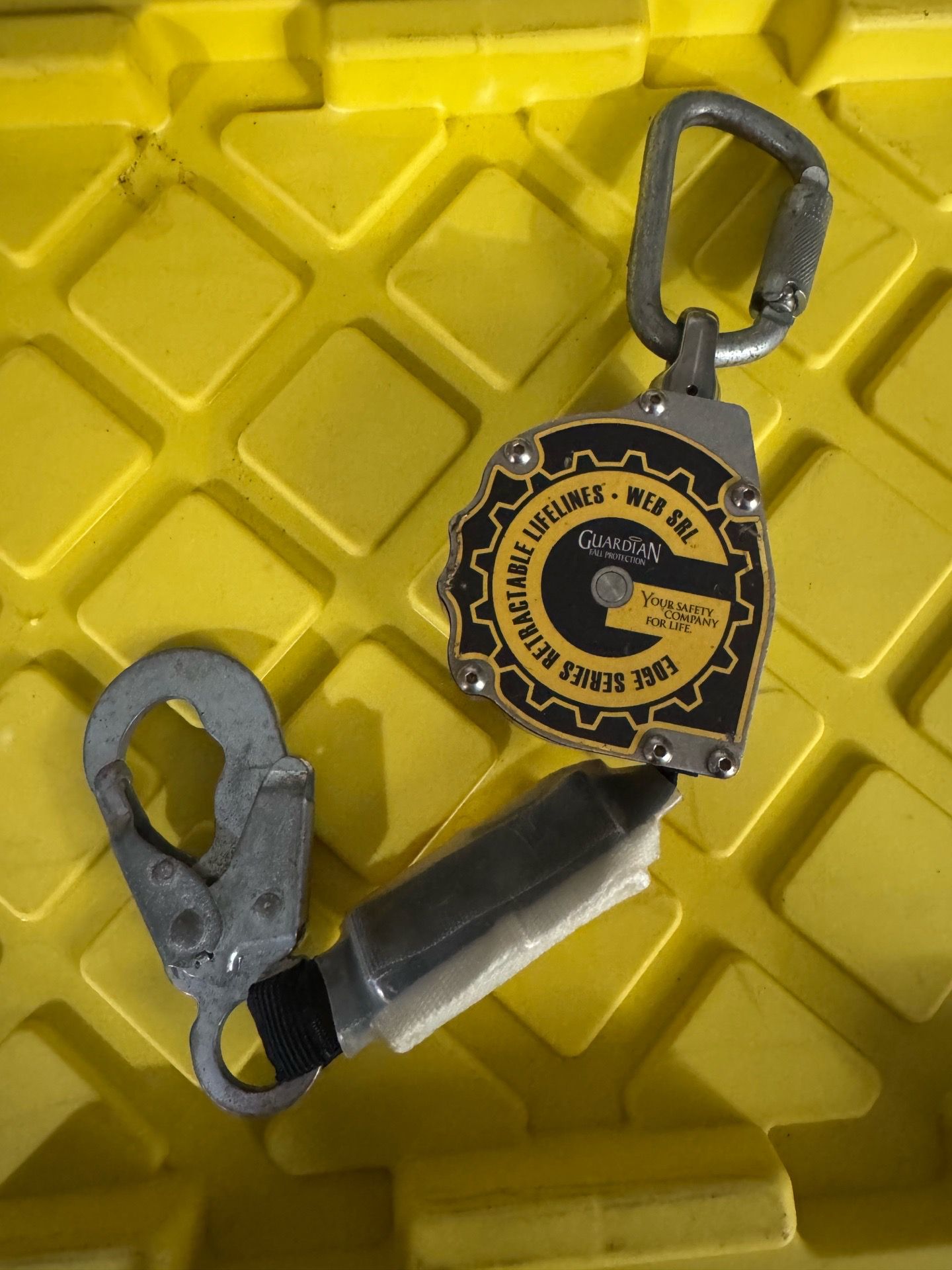 Retractable lifelines fall protection