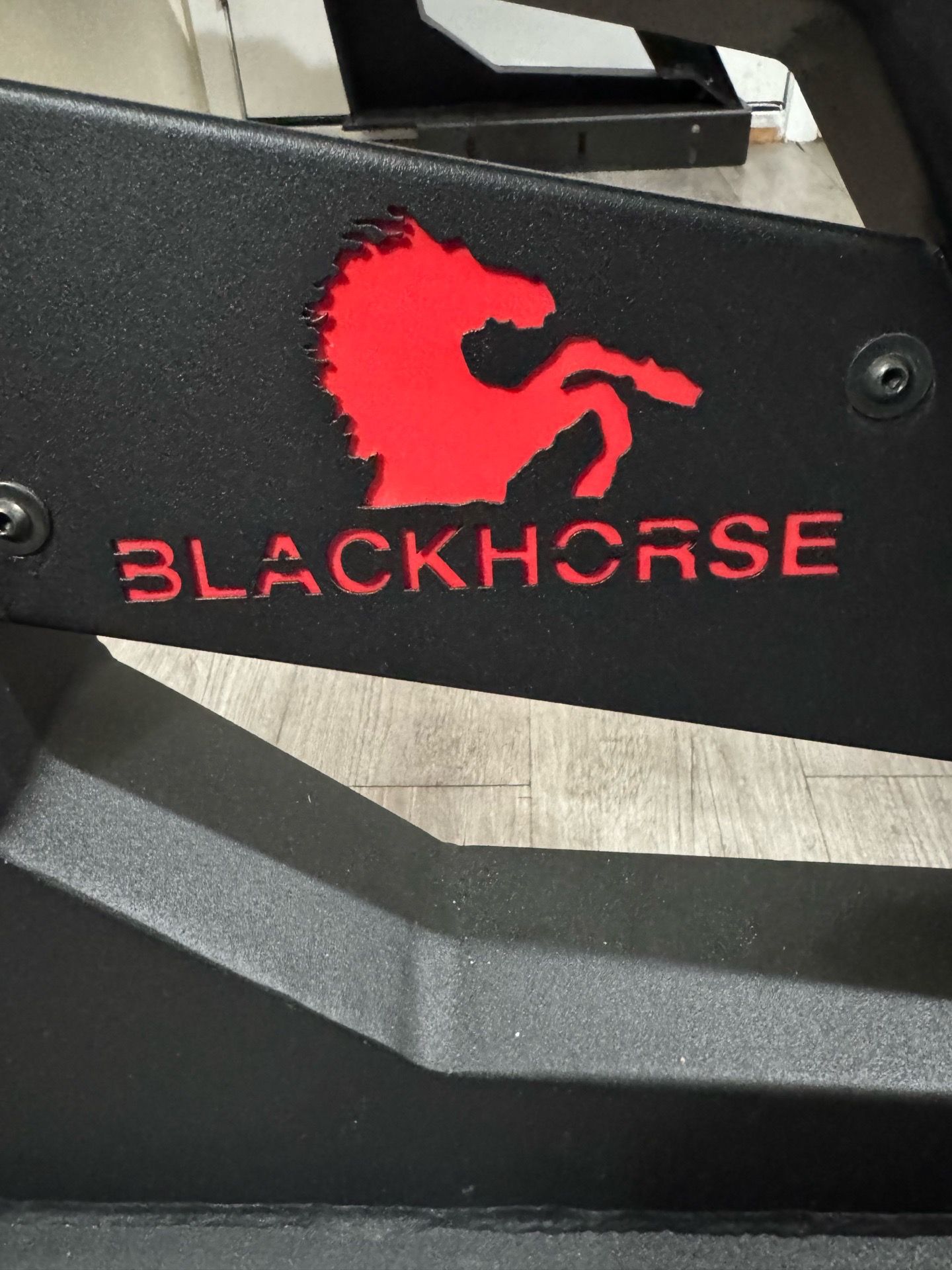 Black horse roll bar