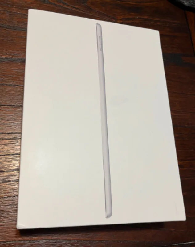 iPad 5th Generation 32GB Silver Apple A1822 Good Condition image indicator(6)